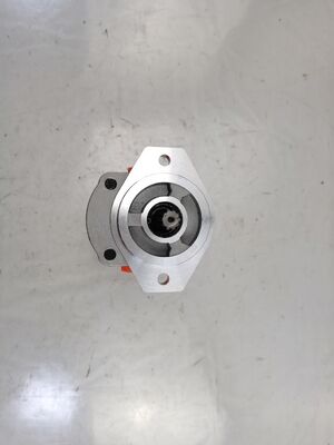 Hydraulik-Zahnradpumpe 12+12+12 10T L Eisen- und Aluminiumlegierungsmaterialien  Bereich für Baumaschinen Fabrikversorgung Hydraulik-Ersatzteile