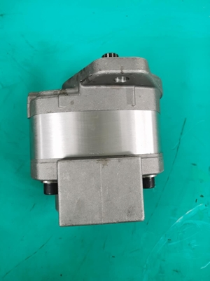705-21-31020 SAL2-36 KOMATSU Zahnradpumpe D31A D31AM D31E D31P D31PG D31PL D31PLL D31Q, D31S D31SM D37A